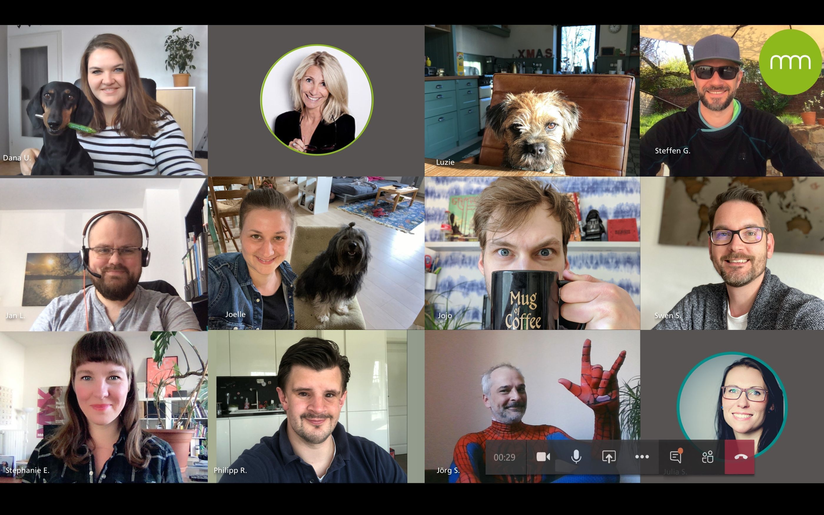 Screenshot with communicode employees in a team meeting during the Corona period